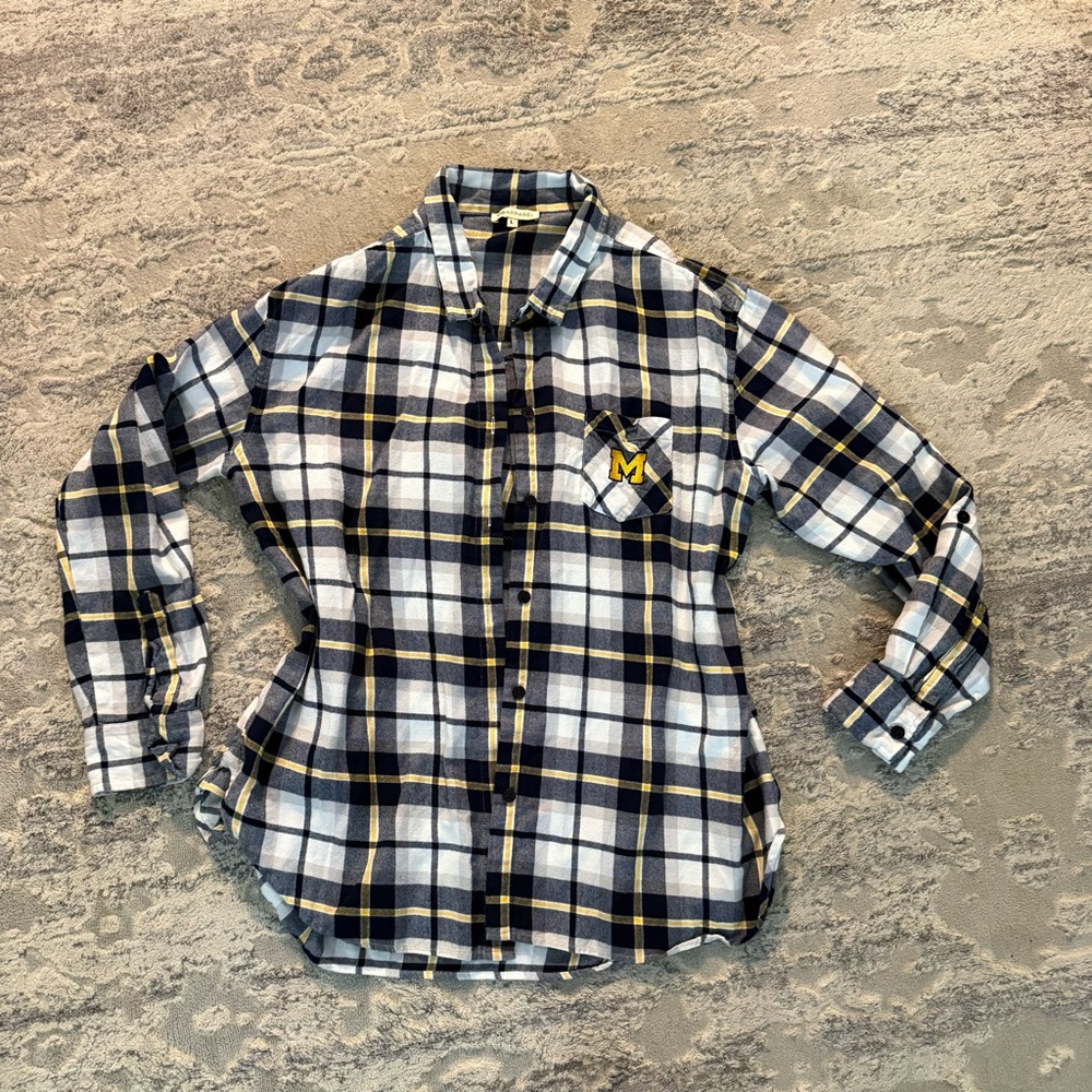 Michigan Wolverines Flannel - Picture 3 of 5